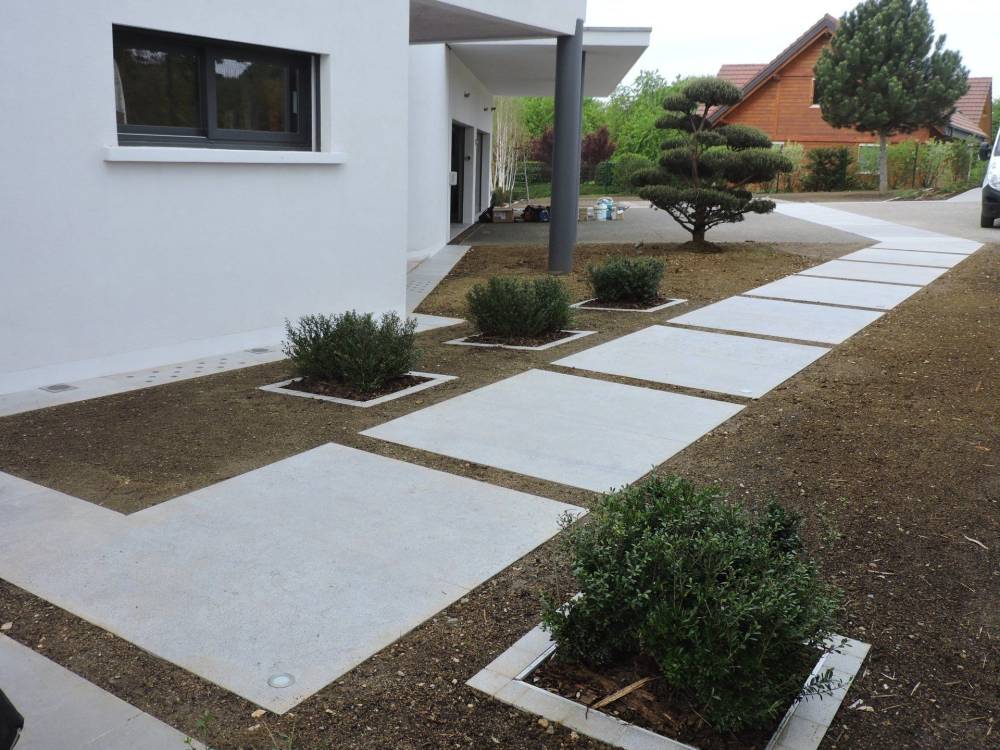 chemin extérieur en pierre