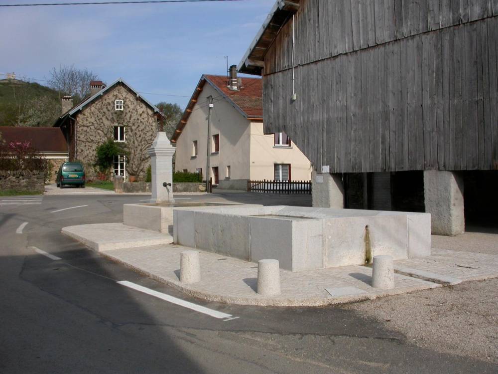 fontaine en pierre